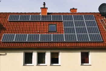 Stromerzeugung mit der eigenen Photovoltaik-Anlage auf dem Dach
